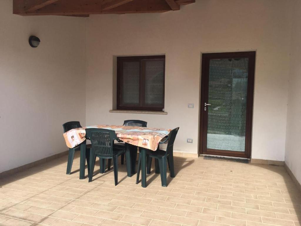 Trilocale Con Cortile Apartment Budoni Exterior photo